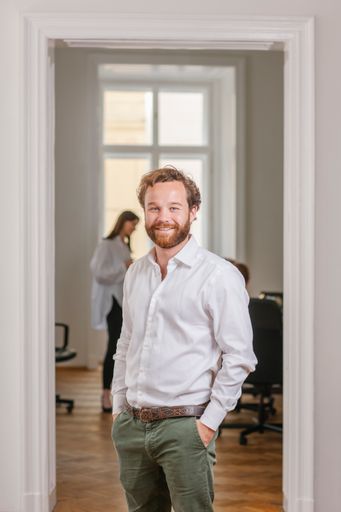 Vorschau Bild von Froots_Dirk van Wassenaer (Nuno Filipe Oliveira)