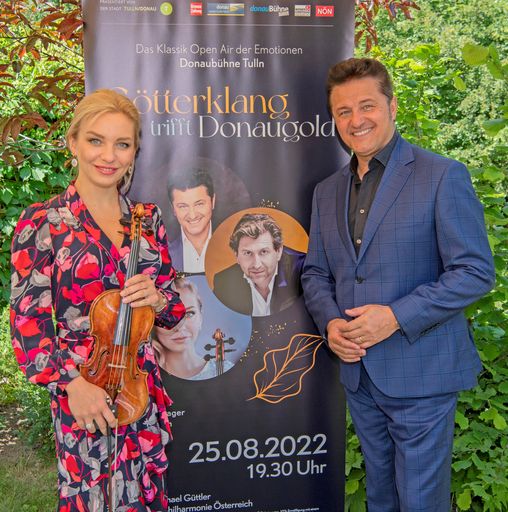 Vorschau Bild von Gemeinsame Vorfreude auf das Konzert auf der Donaubühne Tulln.