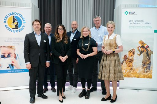https://www.apa-fotoservice.at/galerie/28746 v.l.n.r. DI Martin
BRUNNINGER, MSc., Büroleiter des Dachverbandes der
Sozialversicherungsträger; Dr. Jan Oliver HUBER, Vorstandsmitglied
Karl Landsteiner Gesellschaft; Dr.in Naghme KAMALEYAN-SCHMIED,
Obfrau niedergelassene ÄrztInnen der Ärztekammer für Wien;
Assoc.-Prof. Dr. Christoph STEININGER, Facharzt für Virologie,
Medizinische Universität Wien, Leiter des Karl Landsteiner
Institutes für Mikrobiomforschung; Mag.a pharm. Dr.in Ulrike
MURSCH-EDLMAYR, Präsidentin der Österreichischen Apothekerkammer;
Prof. (FH) Dr. Bernhard RUPP, MBA, Leiter der Abteilung
Sozialpolitik der Arbeiterkammer Niederösterreich; Claudia SCHANZA,
MA, Moderation