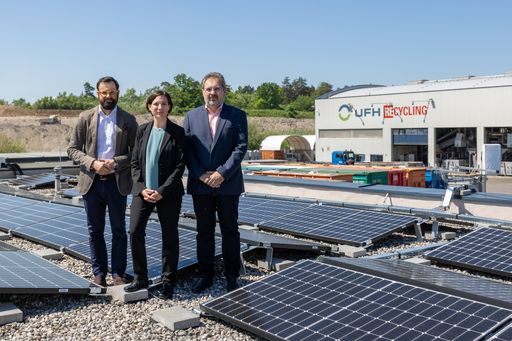 v.l.n.r. Robert Töscher, Geschäftsführer; Petra
Lehner, UFH-Projektleiterin; Gerhard Ungerböck, Betriebsleiter der
UFH RE-cycling GmbH