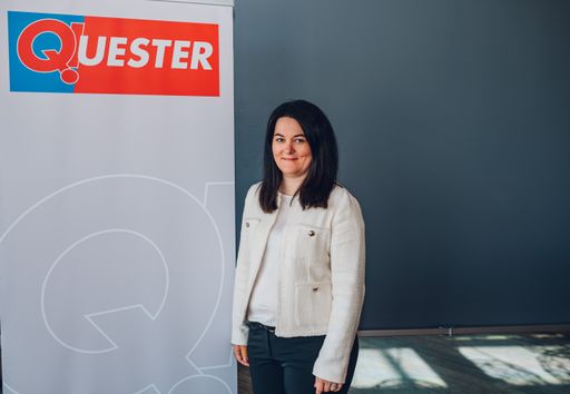  Bild zu OTS - QUESTER hat sich seit seinen Anfängen als
Familienunternehmen zu einem bedeutenden Mitglied innerhalb der
Building Materials Europe-Konzerngruppe weiterentwickelt. Seit
dieser Übernahme im Jahr 2019 ist viel passiert: Österreichs
führender Baustoff- und Fliesenfachhändler ist zurück in der
Gewinnzone, erwirtschaftete 2021 ein Umsatzplus von über 10 %, und
die Zeichen stehen weiter auf Wachstum und Neuaufstellung. Mag.
Barbara Bernsteiner, die im Vorjahr die Geschäftsführung übernahm,
treibt diesen neuen Kurs weiter voran.