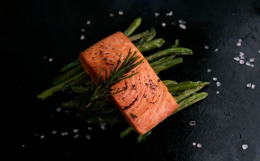  Bild zu OTS - Revo Salmon fillet made 100% out of plants.