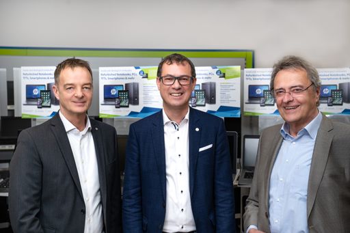  Gruppenfoto (v.l.n.r.) AfB Gernot Hochfellner HP GF
Michael Smetana AfB GF Kurt Essler