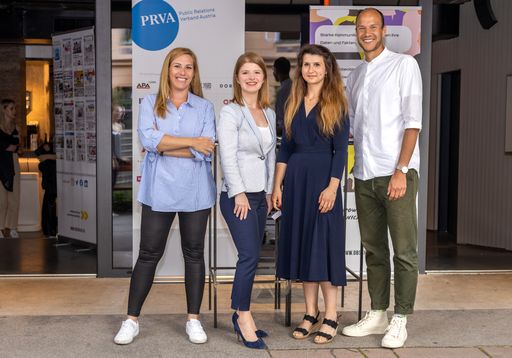 v.l.: Catharina Fendt (IKEA), Bettina Loidhold
(PRVA Newcomers), Esther Reiserer ("Die Presse"), Moritz Arnold
(Grayling)