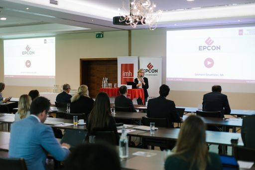 Vorschau Bild von Die Bundesministerin Leonore Gewessler bedankt sich
bei den Schlüsselpersonen der Energiebranche für ihr Engagement.
