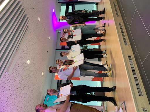  Harald Sima und Rainer Locher (Ottobock), Robin Simsa (Revo
Foods), Kasra Seirafi und Anna Konrath (Fluxguide), Robert Gmeiner
und Kathrin Wallner (Cubicure), Alexander Biach (WK Wien)