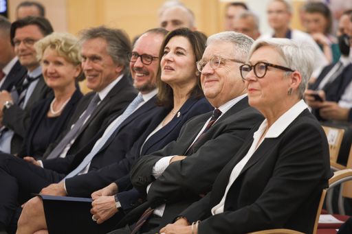 https://www.apa-fotoservice.at/galerie/29394 Das 75-jährige
Jubiläum des Marshallplans wurde in Österreich mit viel Prominenz
aus Wirtschaft und Politik gefeiert.