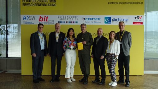 Vorschau Bild von Mit Gastgeber Mag. Erwin Hameseder_Präsident
Raiffeisen-Holding NÖ-Wien
