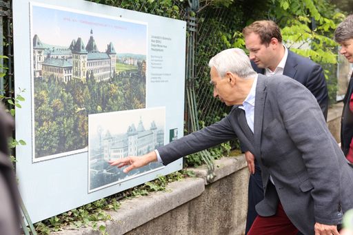 Vorschau Bild von Thomas Feiger, Präsident des Wiener Cottage Vereins
und Kurator der Ausstellung © Katharina Schiffl