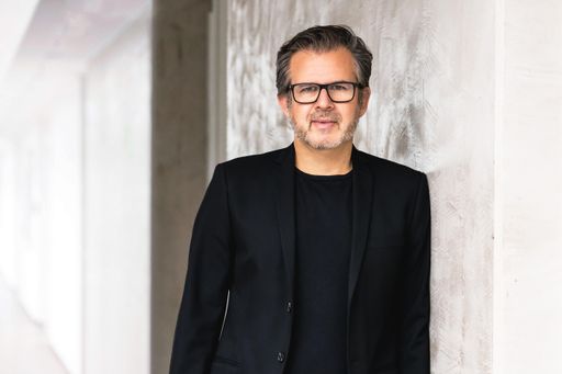 Carlos Zamorano, Bereichsleiter Marketing und Kommunikation
RTLZWEI: "Mit unserer Kampagne #HasshatHausverbot beziehen wir ganz
klar Stellung. Und diese Haltung toleriert auf unseren Plattformen
im Netz keinen Hass. Wir als Unternehmen, unsere Sendergesichter und
Protagonistinnen und Protagonisten vor der Kamera, aber auch unsere
Fans und User müssen gemeinsam alles tun, um Hass im Netz keine
Chance zu geben. Ich freue mich daher umso mehr, dass unsere
Kampagne gegen digitale Gewalt ein weiteres Mal ausgezeichnet und
vom German Brand Award mit dem Goldstatus gewürdigt wird." /
Weiterer Text über ots und www.presseportal.de/nr/6605 / Die
Verwendung dieses Bildes ist für redaktionelle Zwecke unter
Beachtung ggf. genannter Nutzungsbedingungen honorarfrei.
Veröffentlichung bitte mit Bildrechte-Hinweis.