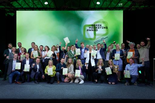 Gruppenbild der Nominierten sowie der
Siegerprojekte.