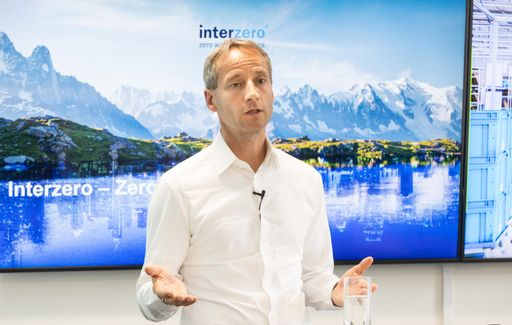 "Mit unserer neuen Aufstellung sind wir von Interzero der Partner
für unsere Kunden, um mit smarten Lösungen Recyclingprozesse zu
managen und lineare Strukturen in Rohstoffkreisläufe zu überführen,"
sagt Dr. Axel Schweitzer, Gesellschafter und Chairman von Interzero.
/ Weiterer Text über ots und www.presseportal.de/nr/53085 / Die
Verwendung dieses Bildes ist für redaktionelle Zwecke unter
Beachtung ggf. genannter Nutzungsbedingungen honorarfrei.
Veröffentlichung bitte mit Bildrechte-Hinweis.