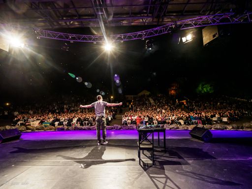 Vorschau Bild von Alex Kristan im Publikumsjubel 11.6.22 Donaubühne
Tulln