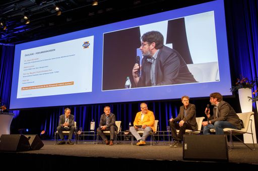 Vorschau Bild von Panel-Diskussion: „Wie kann sich die Bauindustrie für die
Klimawende nützlich machen?“