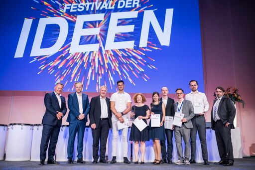 Vorschau Bild von Vorstand, Finalisten und Preisträger beim Ideenwettbewerb der
Swietelsky AG
