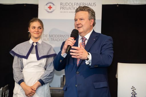 Vorschau Bild von Bürgermeister Michael Ludwig gratuliert zum Jubiläum