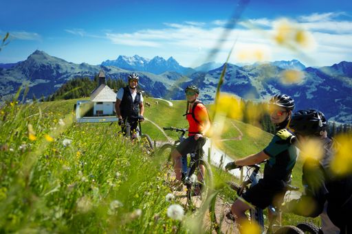 Erstmals bietet KitzSki heuer auch eine geführte
E-Bike Tour im Rahmen des KitzMountain Guidings an.