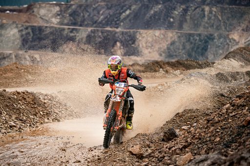  Blakläder Iron Road Prolog Sieger Kailub Russell
(USA, KTM) auf dem Weg zu seinem ersten Felspokal beim Red Bull
Erzbergrodeo
