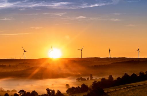 Smarte Windräder in Kombination mit grünen Rechenzentren sorgen
für eine nachhaltige Zukunft.