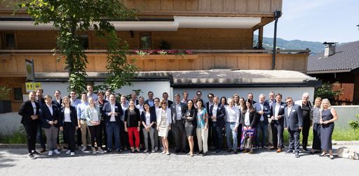 Gruppenbild mit allen Teilnehmerinnen und
Teilnehmern
