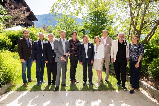 Vorschau Bild von Organisationsteam und präsentierende Unternehmen