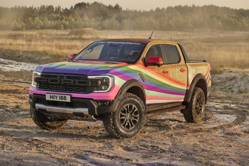 "Die nächste Generation des Ford Ranger Raptor, der in Goodwood
erstmals auch als "Very Gay Raptor" mit seinem einzigartigen
Regenbogen- und Goldstaub-Design inszeniert wird, feiert sein
europäisches Debüt in Goodwood bei dem berühmten Bergrennen." / Die
Verwendung dieses Bildes ist für redaktionelle Zwecke unter
Beachtung ggf. genannter Nutzungsbedingungen honorarfrei.
Veröffentlichung bitte mit Bildrechte-Hinweis. / Weiterer Text über
ots und https://www.ots.at/pressemappe/DE143363/ Die Verwendung
dieses Bildes ist für redaktionelle Zwecke unter Beachtung ggf.
genannter Nutzungsbedingungen honorarfrei. Veröffentlichung bitte
mit Bildrechte-Hinweis.