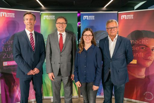  https://www.apa-fotoservice.at/galerie/29610 Im Bild vLnR: Mag.
Elmar Pichl Sektionschef im Bundesministerium für Bildung,
Wissenschaft und Forschung, Univ.-Prof. Dr. Wilfried Eichlseder,
Rektor der Montanuniversität Leoben, Dipl.-Ing. Malina Jop,
Doktoratsstudierende an der Montanuniversität Leoben, Testimonial
der neuen Kampagne, Erhard Skupa, Leiter der Abteilung für
Öffentlichkeitsarbeit und Projektleiter der Informationskampagne an
der Montanuniversität Leoben