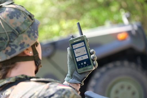 Vorschau Bild von Bild zu OTS- Motorola Solutions optimiert Kommunikation von
Ersthelfern mit neuem All-in-One TETRA- und LTE-Gerät