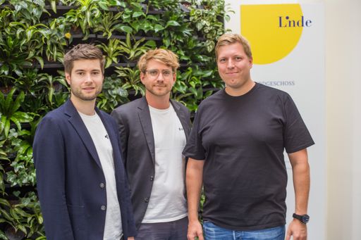 Fabian Knirsch, CTO sproof Clemens Brunner, CEO sproof Benjamin
Jentzsch, Geschäftsführer und Inhaber Linde Verlag (v.l.n.r.)