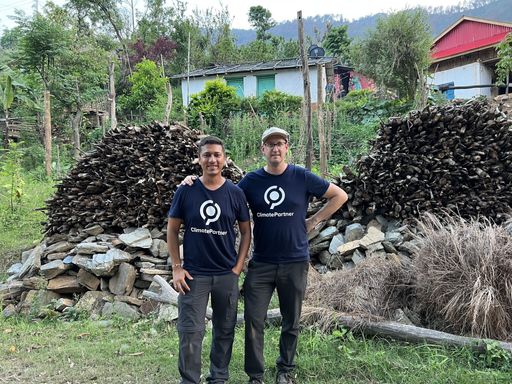 Bhushan Trivedi (l) und Dr. Sascha Lafeld (r) sind regelmäßig im
globalen Süden unterwegs und machen sich ein Bild von den
Klimaschutzprojekten. / Weiterer Text über ots und
www.presseportal.de/nr/78717 / Die Verwendung dieses Bildes ist für
redaktionelle Zwecke unter Beachtung ggf. genannter
Nutzungsbedingungen honorarfrei. Veröffentlichung bitte mit
Bildrechte-Hinweis.
