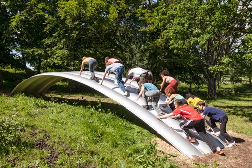 Vorschau Bild von Rainbow.querkraft Architekten.Kivik Art
Center.Willi Dorner 06/22 Willi Dorners Performance am Regenbogen
von querkraft architekten im Kivik Art Center, Schweden.