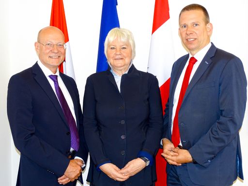 v.l.n.r.: Michael Enzinger und Brigitte Birnbaum
gemeinsam mit Georg Brandstetter