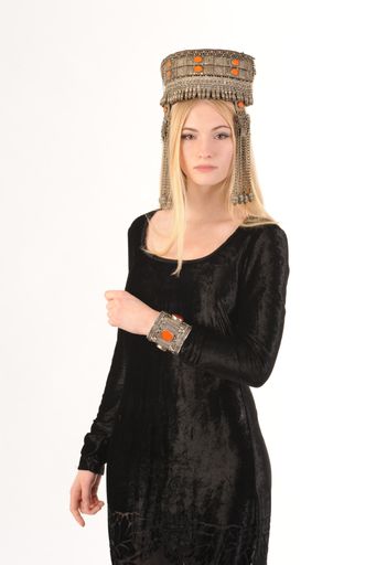 Vorschau Bild von Frauenkopfschmuck Hadramaut/Jemen, 1. Hälfte 20. Jh. / Weiterer
Text über ots und www.presseportal.ch/de/nr/100052598 / Die
Verwendung dieses Bildes ist für redaktionelle Zwecke honorarfrei.
Veröffentlichung bitte unter Quellenangabe: "obs/Liechtensteinisches
Landesmuseum/Uwe Schuricke"