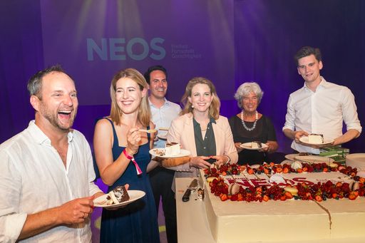 NEOS feierten ihren 10. Geburtstag im Zeichen von
Freiheit, Fortschritt und Gerechtigkeit