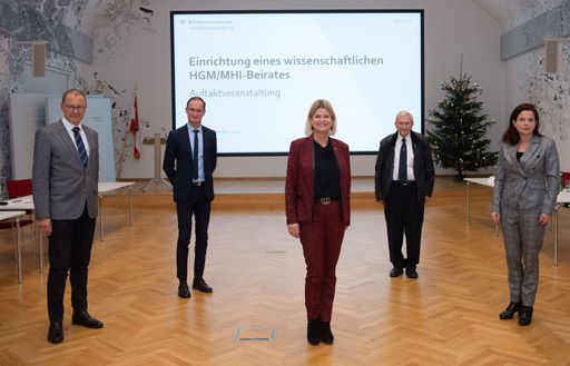 Vorschau Bild von FBM Tanner beim HGM Beirat am 16 12 2021 im BMLV