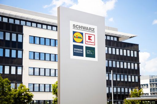  Schwarz Gruppe stärkt digitales Geschäft: Höchste Sicherheit
durch revolutionäre Technologie von XM Cyber. / Weiterer Text über
ots und www.presseportal.de/nr/129569 / Die Verwendung dieses Bildes
ist für redaktionelle Zwecke unter Beachtung ggf. genannter
Nutzungsbedingungen honorarfrei. Veröffentlichung bitte mit
Bildrechte-Hinweis.