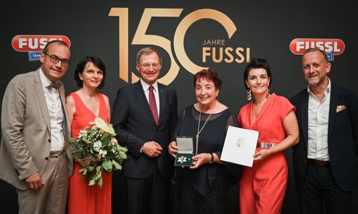 150 Jahre Fussl, Familie Mayr mit LH Thomas Stelzer