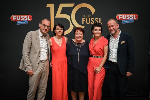 Vorschau Bild von 150 Jahre Fussl Modestraße, Familie Mayr