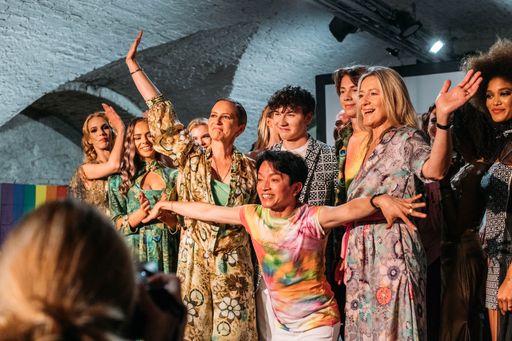 Vorschau Bild von Star-Designer LA HONG mit seinen Models