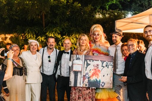 Vorschau Bild von Die Versteigerung zugunsten Simmeringer helfen
Simmeringern brachte 2700 Euro ein