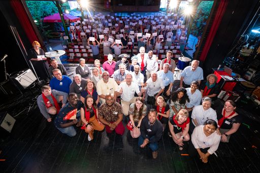 Jugend Eine Welt mit zahlreichen ProjektpartnerInnen sowie rund
250 Gästen beim Festakt in der Wiener Tschauner Bühne