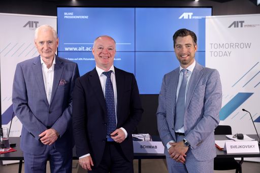 https://www.apa-fotoservice.at/galerie/29590 Im Bild v.l.n.r.: DI
Anton Plimon (Managing Director, AIT Austrian Institute of
Technology), DI Dr. Peter Schwab, MBA (Vorsitzender des
Aufsichtsrates, AIT Austrian Institute of Technology), Mag.
Alexander Svejkovsky (Chief Financial Officer (CFO), AIT Austrian
Institute of Technology)