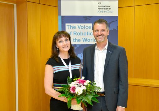  Milton Guerry gratuliert seiner Nachfolgerin Marina Bill zur Wahl
als neue Präsidentin der International Federation of Robotics. /
International Federation of Robotics wählt Marina Bill zur neuen
Präsidentin Weiterer Text über ots und www.presseportal.de/nr/115415
/ Die Verwendung dieses Bildes ist für redaktionelle Zwecke unter
Beachtung ggf. genannter Nutzungsbedingungen honorarfrei.
Veröffentlichung bitte mit Bildrechte-Hinweis.