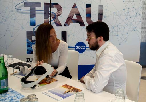 Vorschau Bild von Sarolta Hauer, Kundenberatung VOLKSBANK WIEN AG und
Patrick Neueder, eLearning Volksbank Akademie