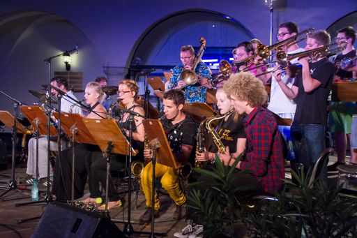 Vorschau Bild von eine Woche lang swingen, jammen und scatten
Jazzbegeisterte bei der NÖ Jazzakdemie.