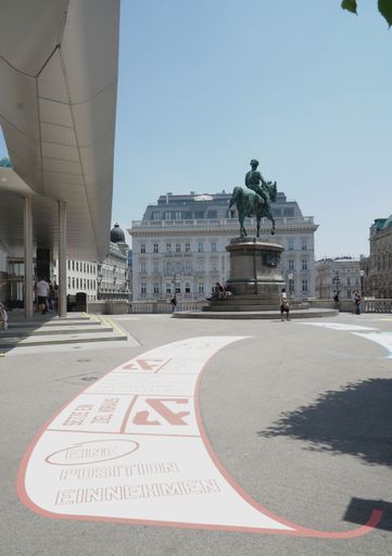 Vorschau Bild von Installationsansicht Lawrence Weiner OUT OF SIGHT
auf der Bastei der Albertina