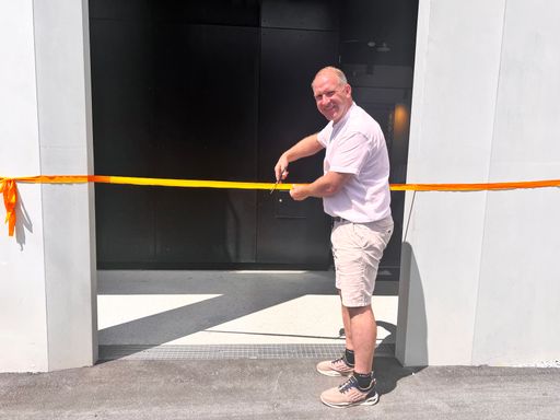 Vorschau Bild von Hendrik Maat bei der offiziellen Eröffnung