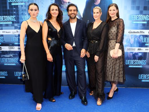 BERLIN, GERMANY - JUNE 28: Peri Baumeister, Lucie Heinze, Elyas
M. Barek, Anika Decker and Alexandra Maria Lara attend the premiere
of the new Constantin Film movie "Liebesdings" at Zoo Palast on June
28, 2022 in Berlin, Germany. (Photo by Ben Kriemann/Getty Images for
Constantin Film) / Weiterer Text über ots und
www.presseportal.de/nr/12946 / Die Verwendung dieses Bildes ist für
redaktionelle Zwecke unter Beachtung ggf. genannter
Nutzungsbedingungen honorarfrei. Veröffentlichung bitte mit
Bildrechte-Hinweis.