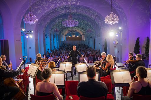 Vorschau Bild von Konzert des Schönbrunner Schlossorchesters anlässlich des
25-jährigen Jubiläums am 29. Juni 2022 in der Orangerie des
Schlosses Schönbrunn.