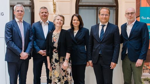 Vorschau Bild von v.l.n.r. Nikolaus Arnold (ARNOLD Rechtsanwälte),
Ulrich Torggler (Universität Wien), Susanne Kalss (WU Wien), Elke
Napokoj (bpv Hügel Rechtsanwälte), Christoph Diregger (DSC
Rechtsanwälte), Georg Eckert (WU Wien)